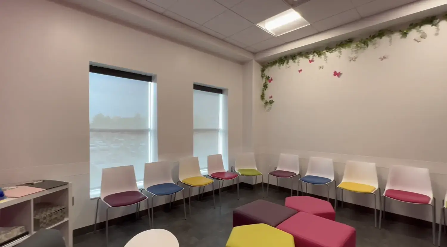 basepoint-academy-arlington-white-therapy-room-windows