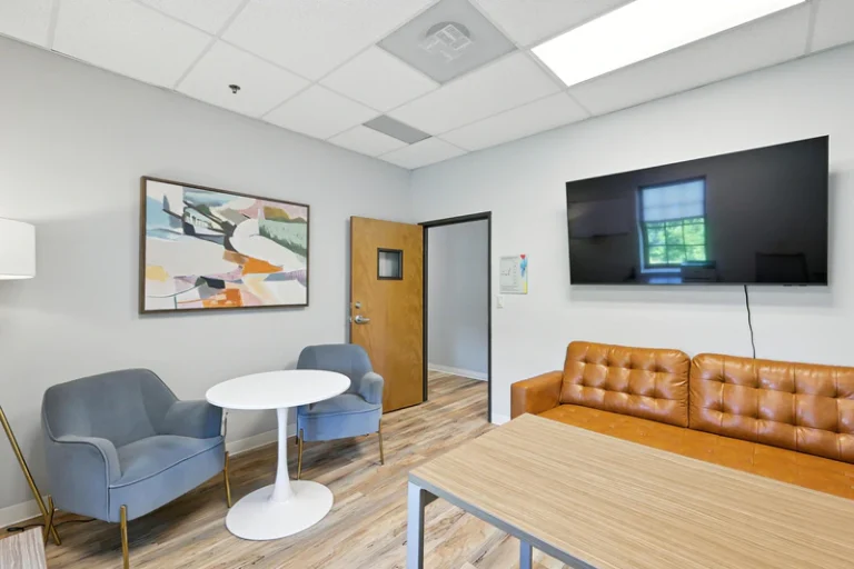 basepoint-academy-forney-teen-mental-health-facility-break-room-with-tv