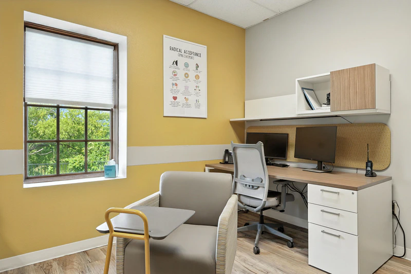 basepoint-academy-forney-teen-mental-health-facility-small-group-room-yellow-with-desk-and-window