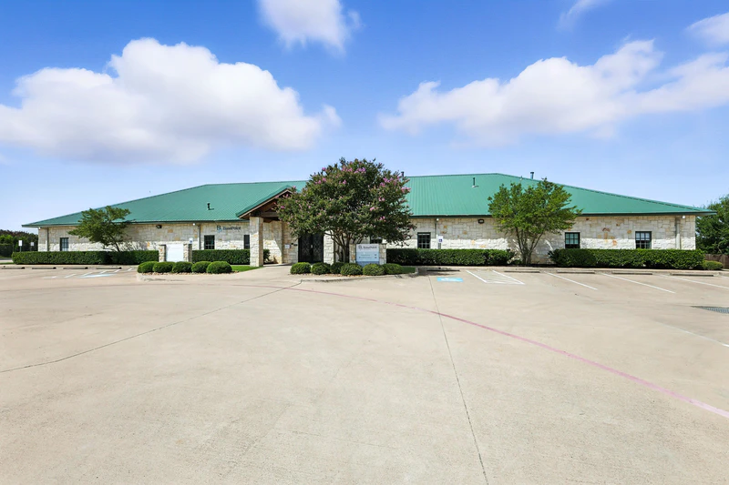basepoint-academy-forney-teen-mental-health-facility-trees-near-entrance