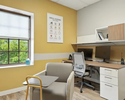 basepoint-academy-forney-teen-mental-health-facility-small-group-room-yellow-with-desk-and-window