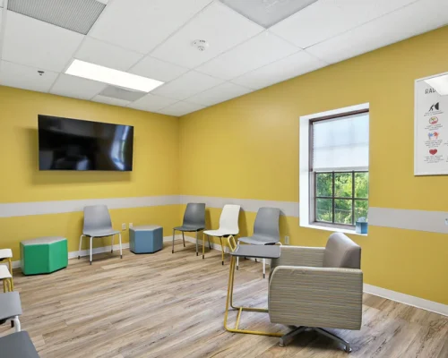 basepoint-academy-forney-teen-mental-health-facility-small-group-room-yellow-with-tv
