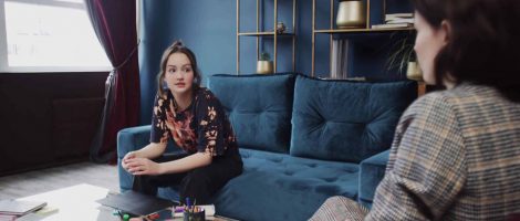 Teen girl talking to a mental health therapist at a treatment center