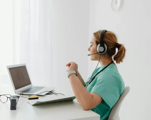 nurse-on-virtual-call