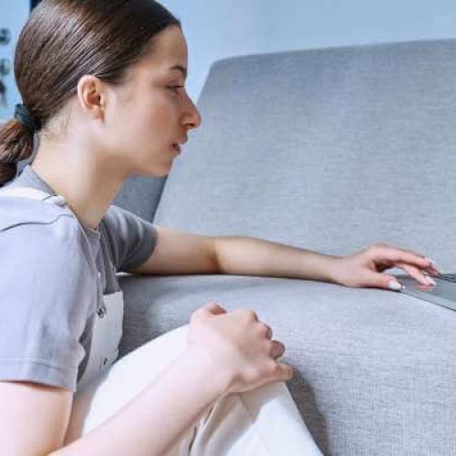 Teen girl talking to an online therapist