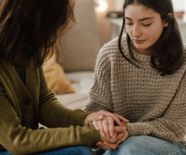 A mother sits and listens to her daughter talk about g a mental health concern