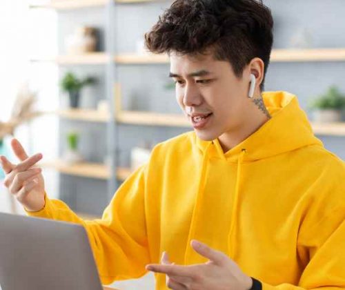 teen-virtual-therapy A teen boy talks to a virtual therapist